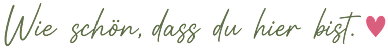 Handgeschriebener Schriftzug „Wie schön, dass du hier bist.“ mit rosa Herzsymbol.